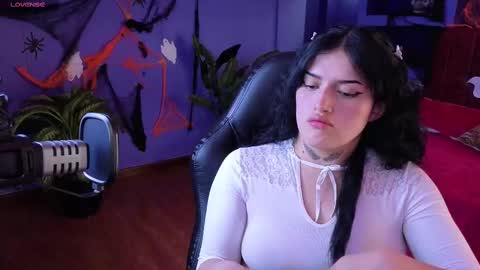 Sari  online show from October 31, 9:15 pm