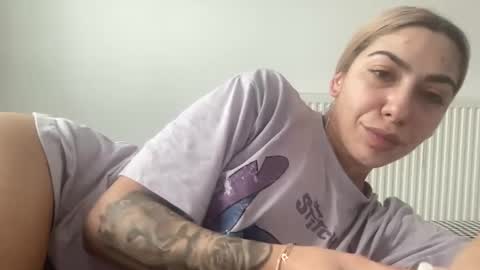 Snapshot of sarrah_rossy chatting on February 2, 12:24 pm Sarrah online show from February 2, 12:24 pm