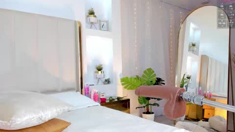 Snapshot of sary_hott chatting on March 10, 12:06 pm My Name Is Sara C. Welcome online show from March 10, 12:06 pm