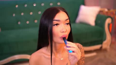 Dennise online show from March 10, 7:40 pm