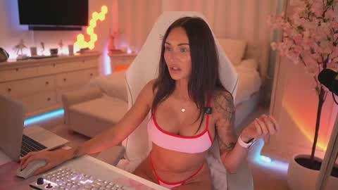 sashawest_official online show from July 6, 11:28 pm