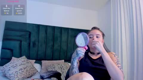 saskiagrendel online show from March 10, 12:15 am