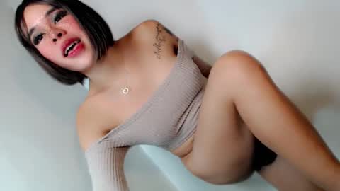 Tiffanie online show from September 18, 2:37 am