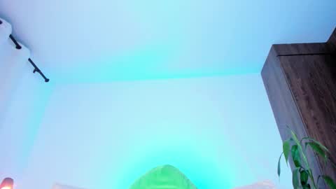     online show from March 27, 7:03 am