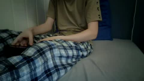 youngdih8 online show from June 25, 12:40 am