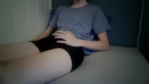 youngdih8 online show from June 28, 10:28 pm