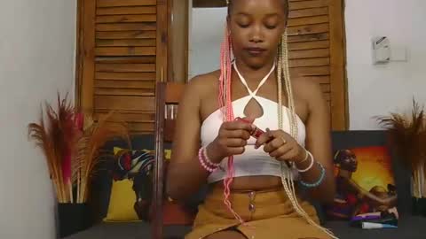 Snapshot of saucy_angels chatting on March 6, 10:52 am Saucy online show from March 6, 10:52 am