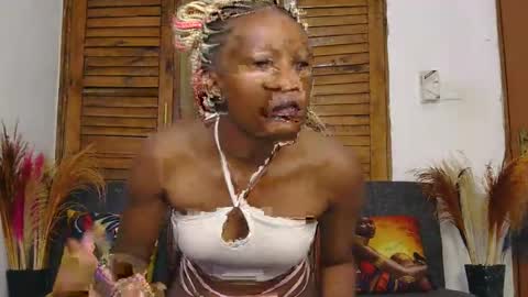 Snapshot of saucy_angels chatting on March 8, 3:17 am Saucy online show from March 8, 3:17 am