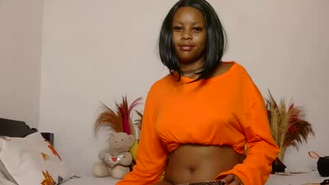 Snapshot of saucy_angels chatting on October 15, 7:26 pm Saucy online show from October 15, 7:26 pm