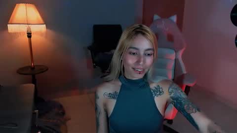 Snapshot of saucy_jenn1 chatting on December 2, 1:51 am I AM JENN  online show from December 2, 1:51 am