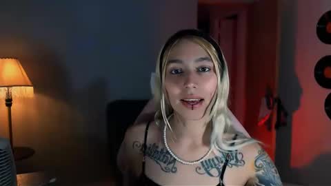 Snapshot of saucy_jenn1 chatting on January 5, 9:03 pm I AM JENN  online show from January 5, 9:03 pm