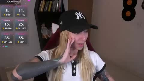 Snapshot of saucy_jenn1 chatting on September 27, 5:49 am I AM JENN  online show from September 27, 5:49 am