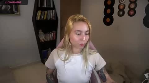 Snapshot of saucy_jenn1 chatting on September 21, 2:59 am I AM JENN  online show from September 21, 2:59 am