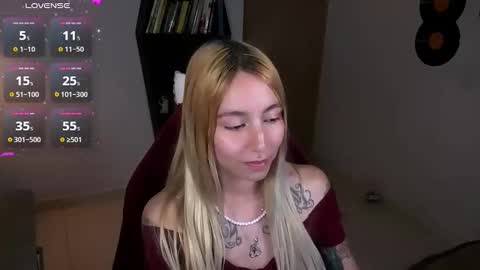 Snapshot of saucy_jenn1 chatting on October 25, 4:13 am I AM JENN  online show from October 25, 4:13 am