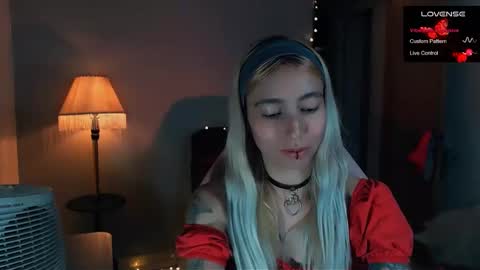Snapshot of saucy_jenn1 chatting on January 19, 10:06 pm I AM JENN  online show from January 19, 10:06 pm