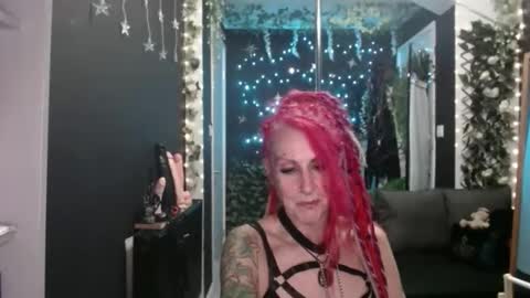 Snapshot of saucysky chatting on September 25, 12:06 am SaucySky online show from September 25, 12:06 am