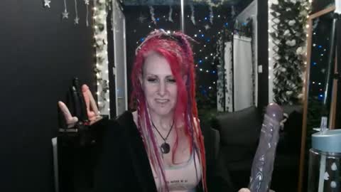 Snapshot of saucysky chatting on February 27, 1:30 am SaucySky online show from February 27, 1:30 am