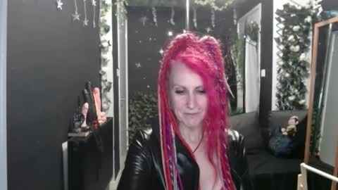 Snapshot of saucysky chatting on September 18, 9:52 pm SaucySky online show from September 18, 9:52 pm