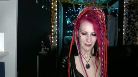 Snapshot of saucysky chatting on October 18, 10:25 pm SaucySky online show from October 18, 10:25 pm