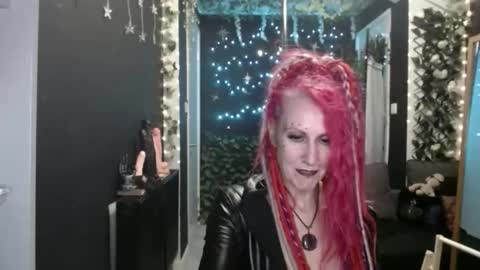 Snapshot of saucysky chatting on October 2, 10:19 pm SaucySky online show from October 2, 10:19 pm