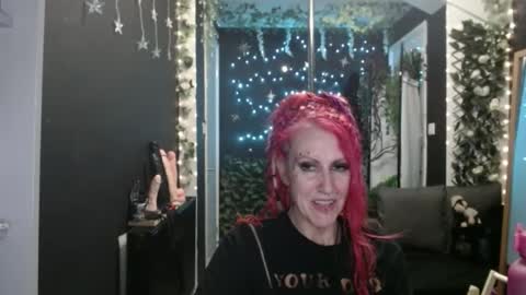 Snapshot of saucysky chatting on September 28, 1:03 am SaucySky online show from September 28, 1:03 am