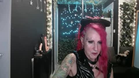 Snapshot of saucysky chatting on October 4, 10:40 pm SaucySky online show from October 4, 10:40 pm