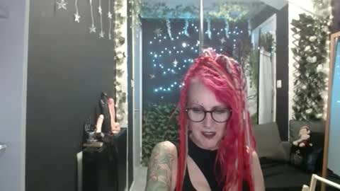 Snapshot of saucysky chatting on October 1, 9:13 pm SaucySky online show from October 1, 9:13 pm