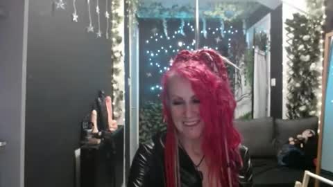 Snapshot of saucysky chatting on September 30, 9:03 pm SaucySky online show from September 30, 9:03 pm