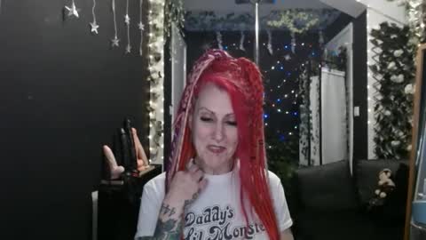 Snapshot of saucysky chatting on February 18, 12:59 am SaucySky online show from February 18, 12:59 am