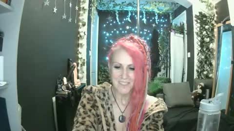 Snapshot of saucysky chatting on October 5, 10:50 pm SaucySky online show from October 5, 10:50 pm