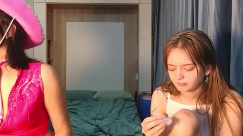 Snapshot of sav_anna chatting on October 27, 6:08 pm LUNA and ANNA    online show from October 27, 6:08 pm