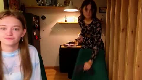 Snapshot of sav_anna chatting on September 21, 6:12 pm LUNA and ANNA    online show from September 21, 6:12 pm