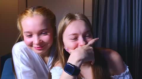 Snapshot of sav_anna chatting on January 7, 6:56 pm LUNA and ANNA    online show from January 7, 6:56 pm