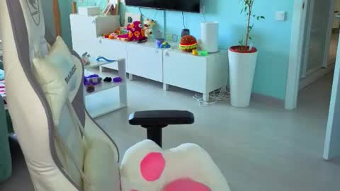 Ariel online show from May 15, 5:05 am