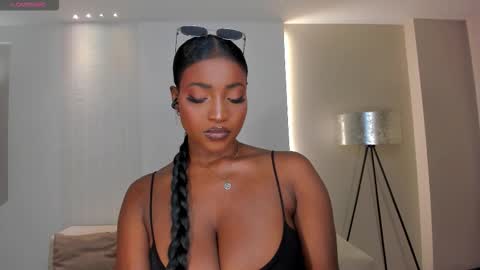 S a v a n n a h  online show from November 14, 7:16 pm