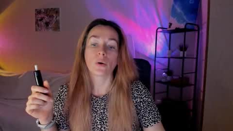 save the qween online show from December 4, 7:52 am