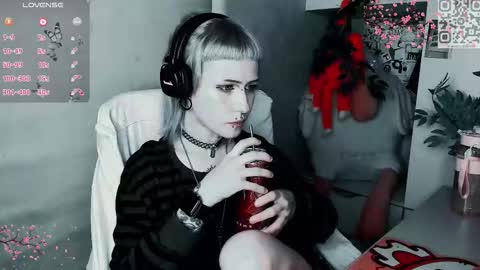 pronoun she. name Mary. age 21. online show from November 17, 2:08 pm