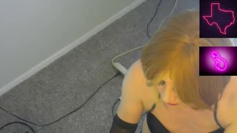 Cait or Caitlin online show from December 4, 8:47 am