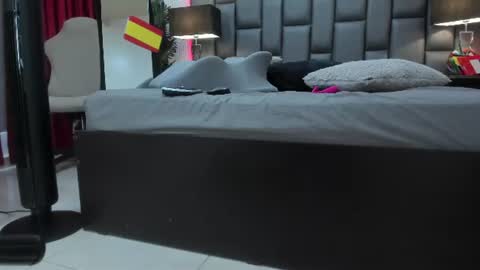 scarlet__milff online show from July 18, 6:43 pm