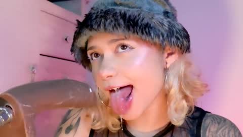 scarlet_gold online show from April 6, 12:30 am