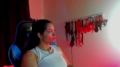Snapshot of scarlet_kennedy98 chatting on October 18, 12:48 am scarlet taylor kennedy online show from October 18, 12:48 am