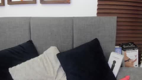 Snapshot of scarleth_swann chatting on February 18, 5:20 am scarleth online show from February 18, 5:20 am