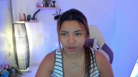 Snapshot of scarlett_enjoy1 chatting on October 22, 1:35 pm scarlett_enjoy1 online show from October 22, 1:35 pm