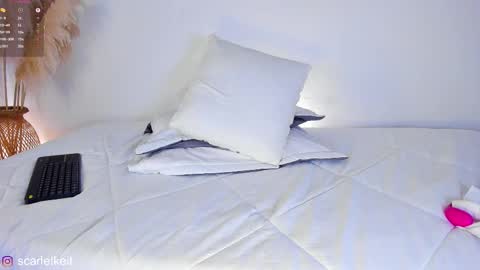 scarlet  online show from December 4, 2:27 pm