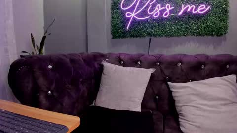 Scarlet online show from November 14, 2:19 pm