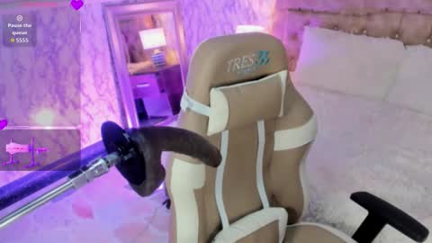 Snapshot of scarletxoxo_ chatting on October 22, 7:37 pm Scarlet online show from October 22, 7:37 pm
