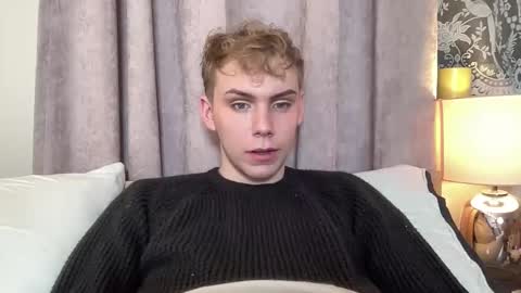 Snapshot of scottish_twink01 chatting on October 19, 10:03 pm danny online show from October 19, 10:03 pm