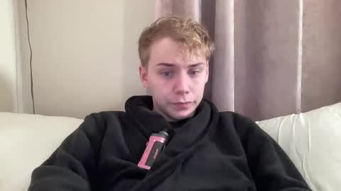 Snapshot of scottish_twink01 chatting on October 28, 12:33 am danny online show from October 28, 12:33 am