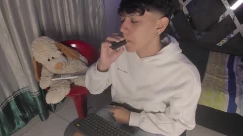 sebas_pretty7 online show from December 18, 12:33 pm