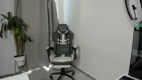 sebastian online show from April 10, 3:50 pm